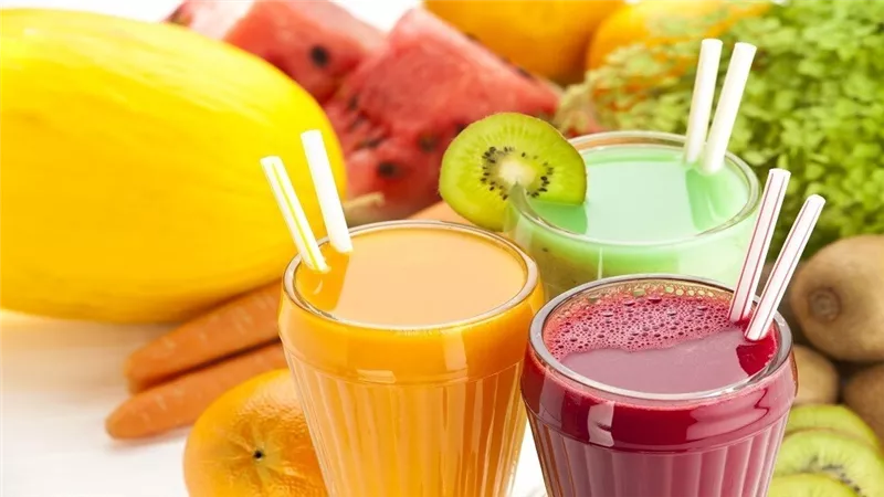 صدمة..طبيبة تكشف اضرار غير متوقعة عند شرب العصائر الطبيعية