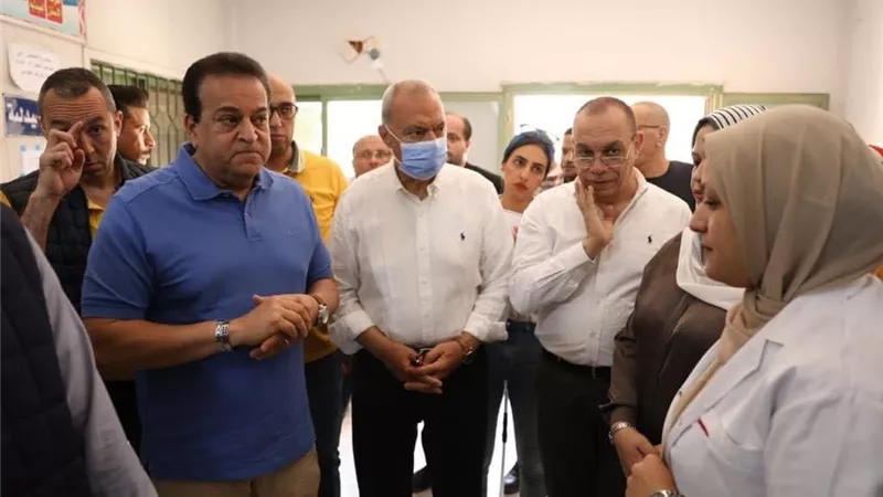 عبد الغفار والهجان يتفقدان مقرا لحملة ١٠٠ يوم صحة بمدينة بنها
