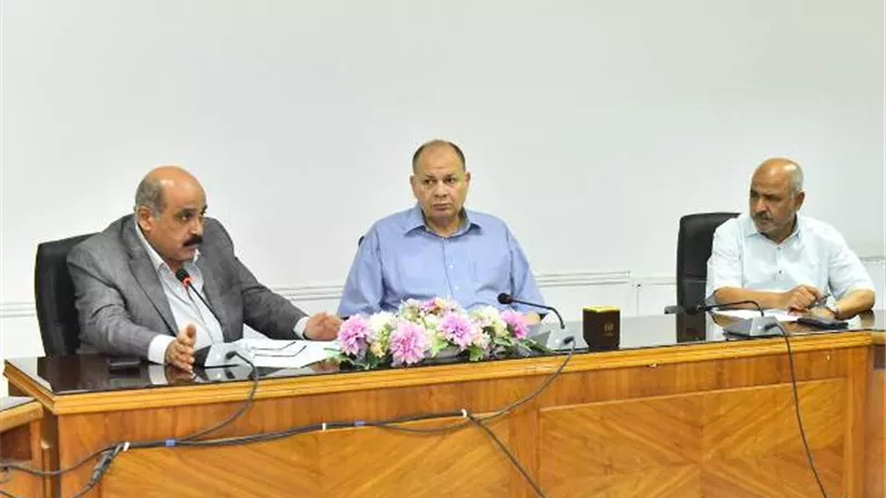 محافظ أسيوط يتابع نسب الإنجاز في مشروع محور منفلوط