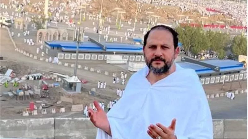 عماد زيادة ينشر صورة له من جبل عرفات أثناء أداء فريضة الحج