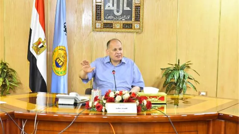 محافظ أسيوط يترأس اجتماع الموقف التنفيذى لمشروعات الوحدات