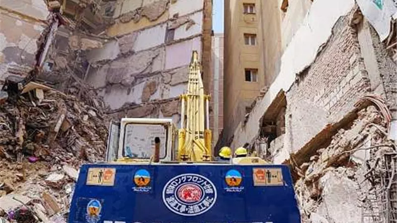 انتشال الجثة الرابعة من عقار المنتزه المنهار
