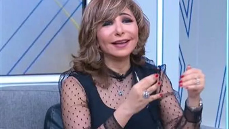 بالفيديو: لميس الحديدى تغنى 