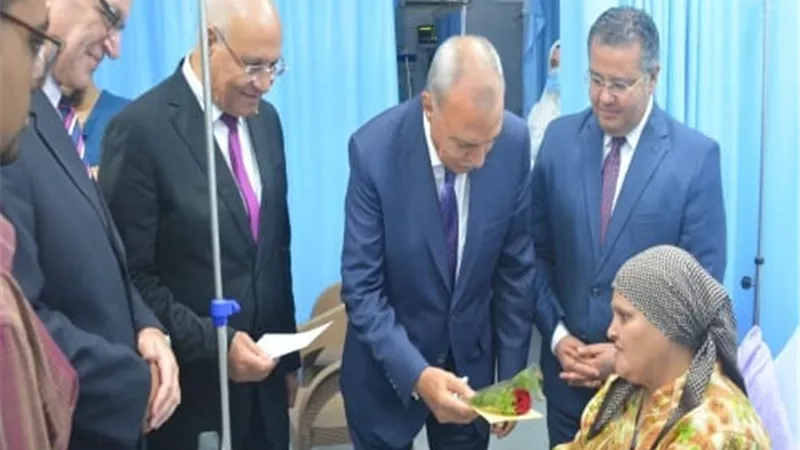 الهجان يُسعد الأيتام والمسنين والمرضى ويقدم لهم الهدايا.. صور