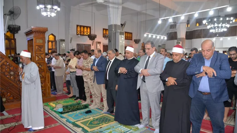 قيادات الإسماعيلية يؤدون صلاة عيد الأضحى بمسجد الدوحة..صور