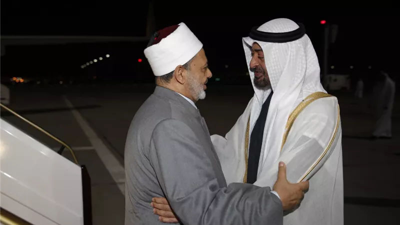 رئيس الإمارات وشيخ الأزهر يتبادلان التهنئة بعيد الأضحى المبارك