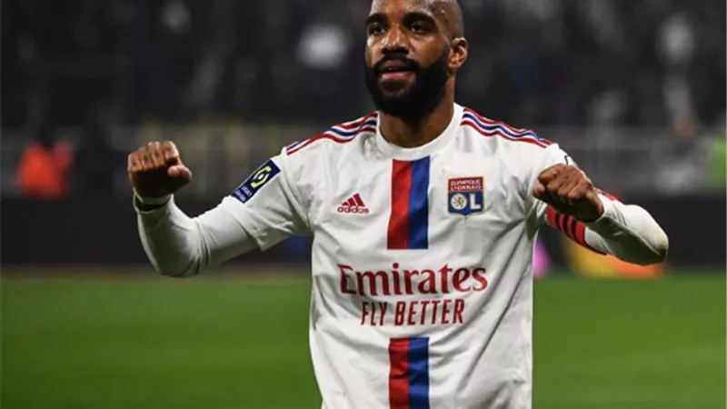 منافس الزمالك فى البطولة العربية.. يقترب من حسم صفقة 