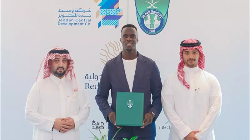 ماذا قالت الصحف والمواقع العالمية عن انتقال ميندى لأهلى جدة ؟