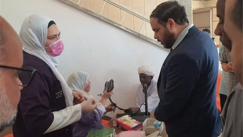 مدير صحة الإسماعيلية يتفقد مستشفي الحميات و التل الكبير في العيد