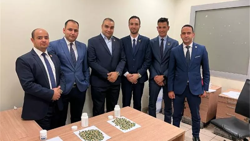 ضبط راكبة بحوزتها ٦ عبوات بداخلهم اقراص مخدرة