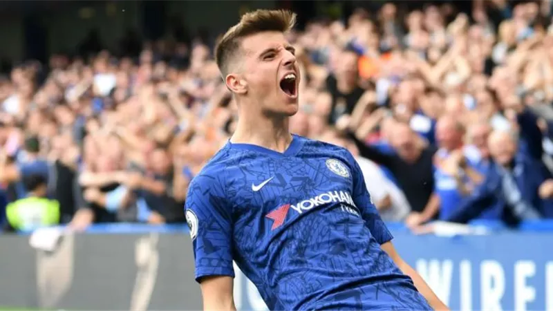 مانشستر يونايتد يتعاقد مع لاعب تشيلسي لمدة 5 مواسم