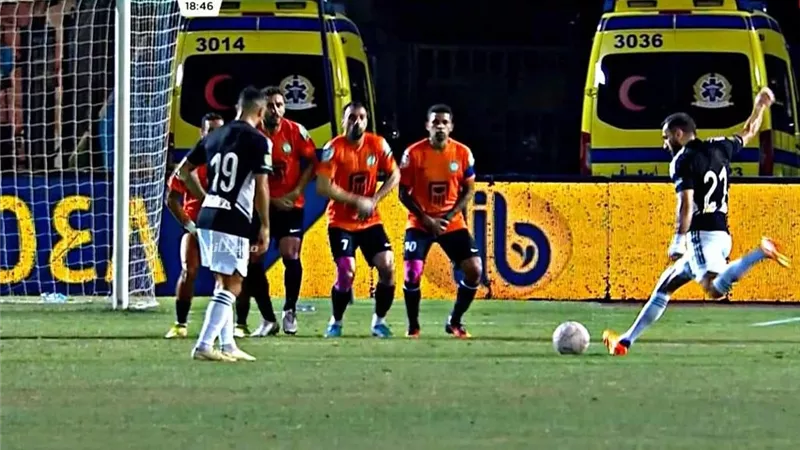 هدف على معلول في مباراة الأهلي ضد البنك.. فيديو