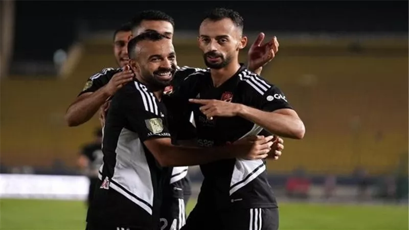 الأهلي يحسم الشوط الأول لصالحه بهدفين في شباك البنك الأهلي