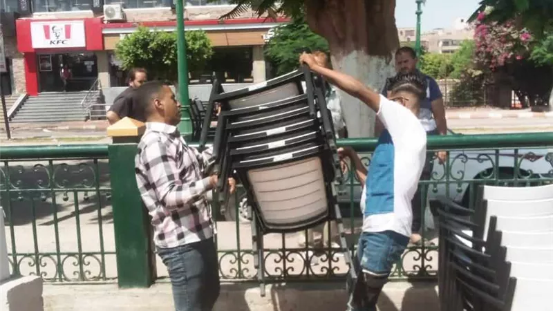 رفع مخلفات ذبح الأضاحى من أمام مجازر المنيا..صور