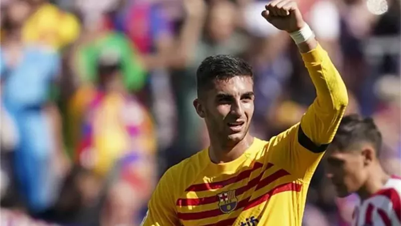 مهاجم برشلونة ردا علي اهتمام أستون فيلا : هاتفي على وضع الطيران