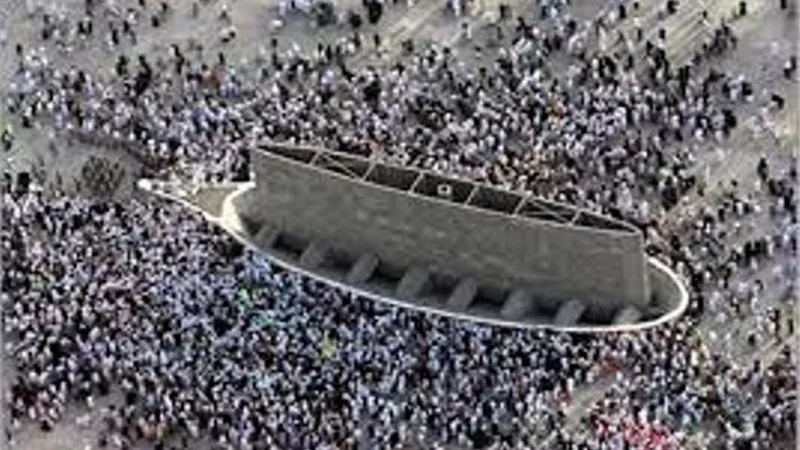 الحجاج يواصلون رمي الجمرات والمتعجلون يستعدون لإنهاء المناسك