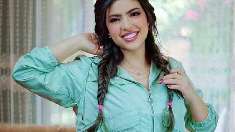 ميرنا جميل تخطف الانظار فى احدث جلسة تصوير لها