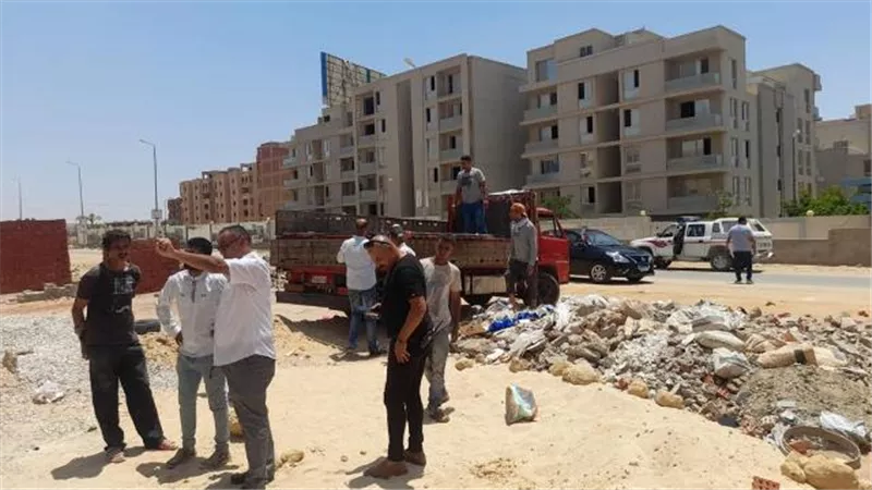 جهاز مدينة ٦ أكتوبر يزيل إستديوهات مخالفة وإشغالات.. صور وأرقام