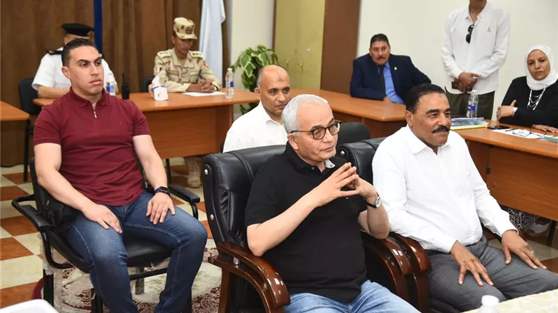 وزير التعليم فى زيارة مفاجئة لـ