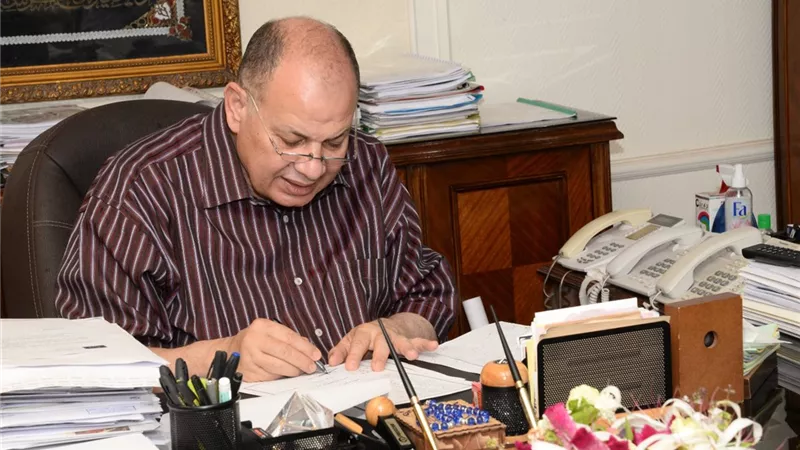 محافظ أسيوط يوقع 13 عقدًا جديدًا لتقنين أوضاع أراضي الدولة