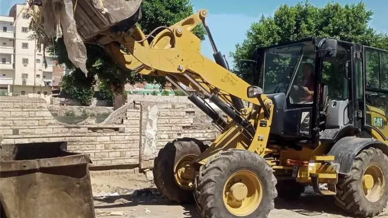 الوحدات المحلية بالمنيا تواصل حملات النظافة والتجميل خلال العيد