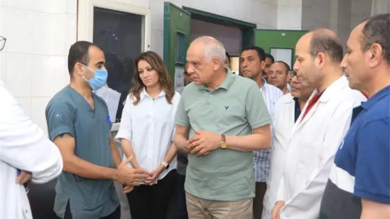محافظ الجيزة يتفقد مستشفيات الوراق المركزي والتحرير العام