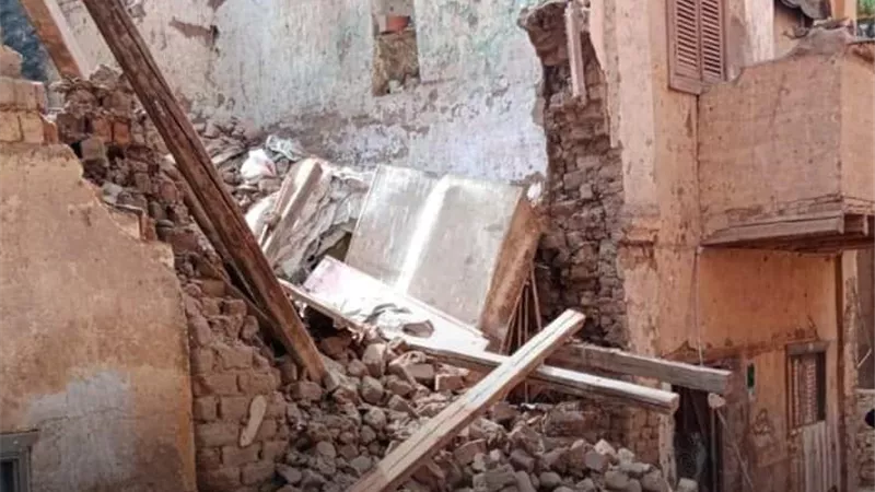 وفاة زوجين وإصابة آخرين فى انهيار منزل من 3 طوابق بالمنوفية