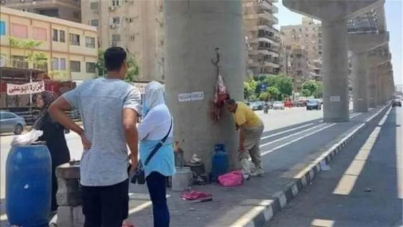 «القومية للأنفاق» تصدر بيانًا هامًا بشأن تعليق لحوم الجزارة على عمود المونوريل