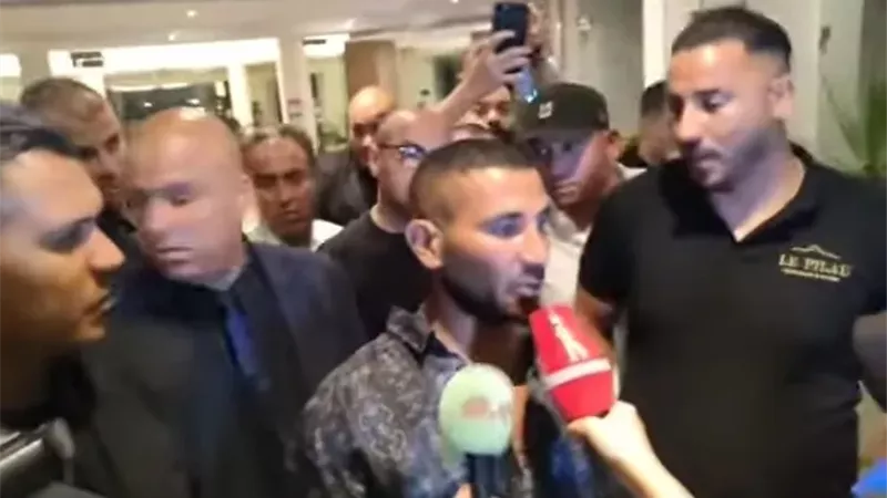 شاهد بالفيديو: لحظة خناقة احمد سعد مع منظمة حفله تونس
