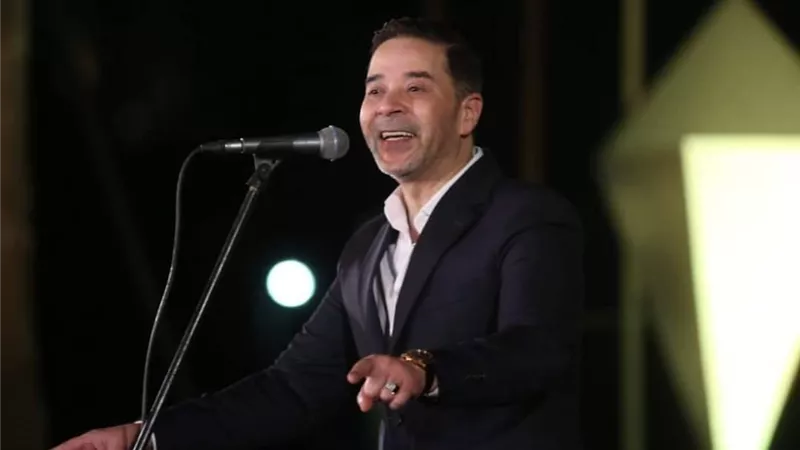 مدحت صالح يواصل بروفات حفله على المسرح الكبير بالأوبرا