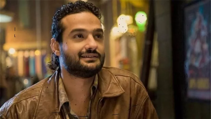 أشرف زكى يشارك فى تشيع جنازة الفنان أحمد قنديل بمسجد الحصرى
