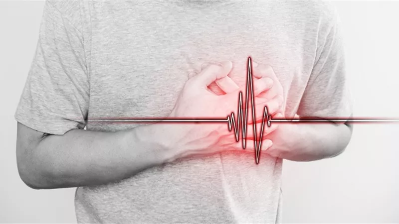 7 أعراض تنذر باختلال كهرباء القلب