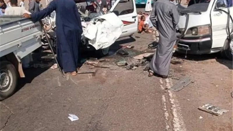 إصابة 6 أشخاص في تصادم بين سيارتين بالشرقية