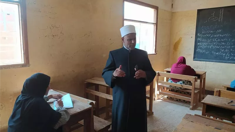 الشرقاوي يتفقد امتحانات الثانوية الأزهرية للقسم العلمي بسوهاج