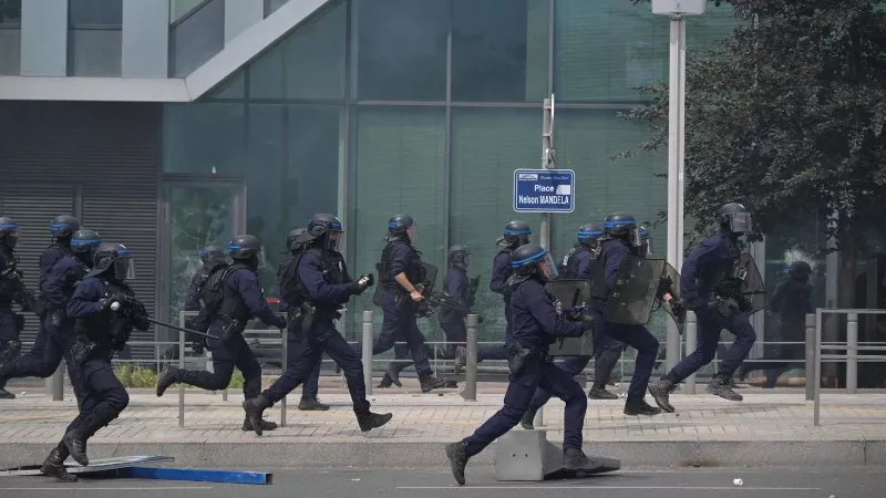 فرنسا تحشد مجدداً 45 ألف شرطي للتعامل مع أعمال الشغب