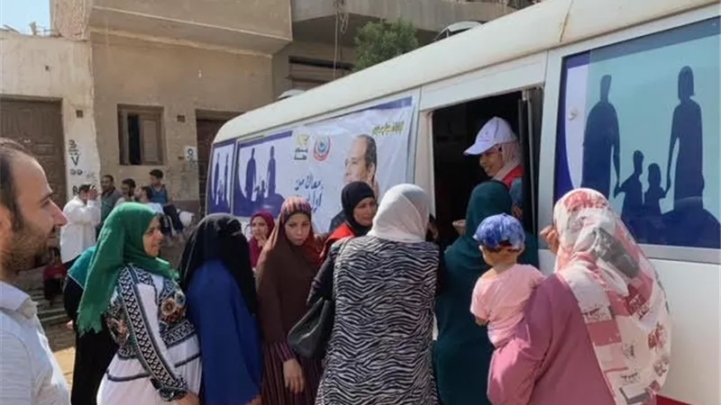 وزير الصحة والسكان و المحافظ .. يتفقدان فعاليات مبادرة 