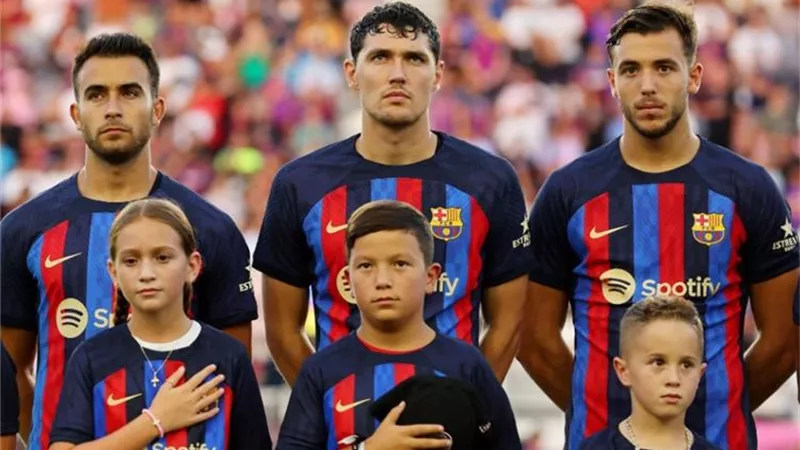 برشلونة يقترب من توديع لاعب جديد