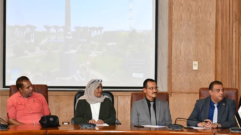 تفاصيل إجتماع رئيس جامعة القناة بمجلس أمناء الكليات