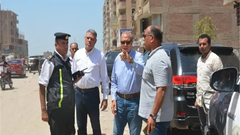 الهجان يتابع أعمال النظافة ورفع الاشغالات بشبرا الخيمة والخصوص