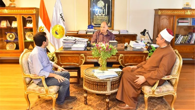 محافظ أسيوط يستعرض خطة منطقة الوعظ عن القضية السكانية وأخطارها