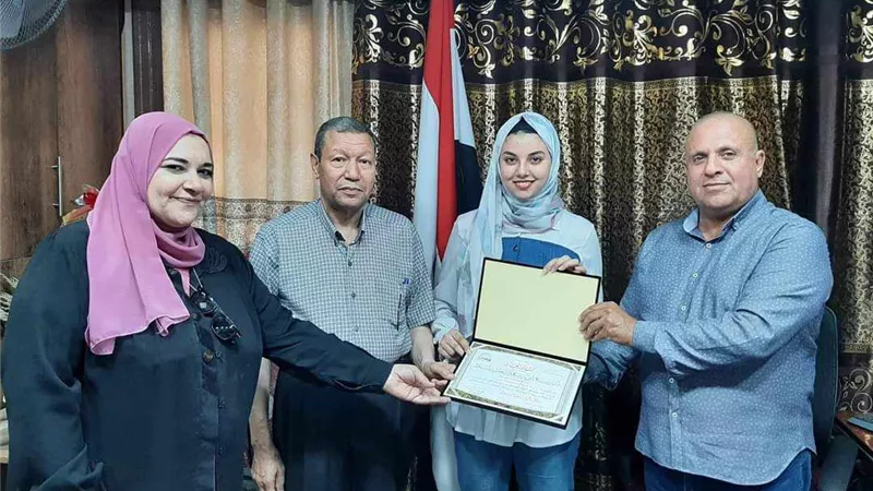 عبد الرؤف يستقبل طالبة المركز الأول بالتعليم الفني الفندقي