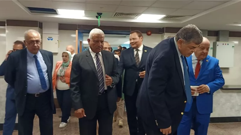 وفد الصحة بالنواب يزور مستشفى السويس الجامعي