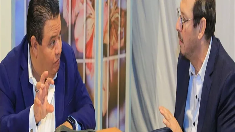 لبحث الخطة المقبلة.. خالد جلال يجتمع مع مديري فرق بيت المسرح