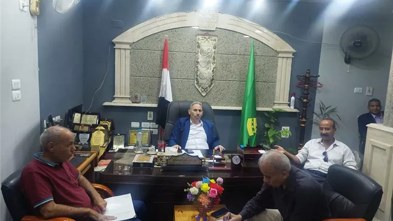 رئيس مركز ابوقرقاص يناقش مشروعات الخطة الاستثمارية الجديدة