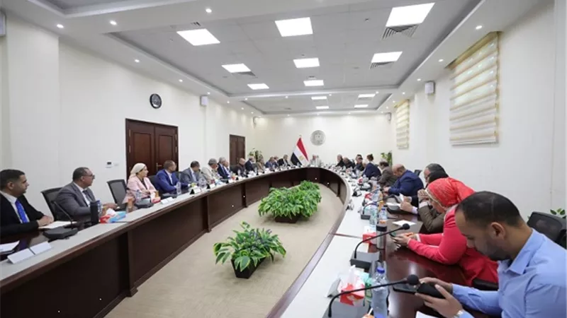 عاشور يطمئن على أعمال المراجعة واعتماد نتائج الطلاب بالمعاهد العليا الخاصة