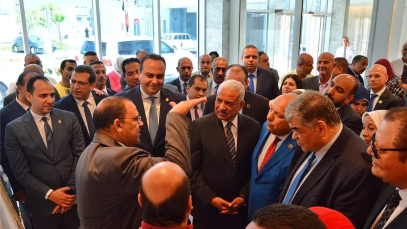 الحفناوي يستعرض مع لجنة الصحة بالنواب مجمع التأمين الشامل بالسويس