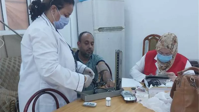 فحص ومتابعة المترددين على كنيسة الأنبا انطونيوس فى السويس