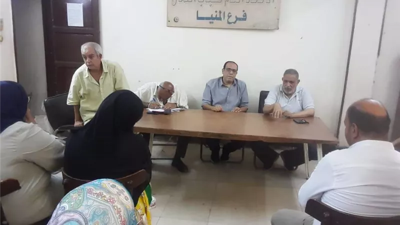محافظ المنيا يتابع خدمات مبادرة 