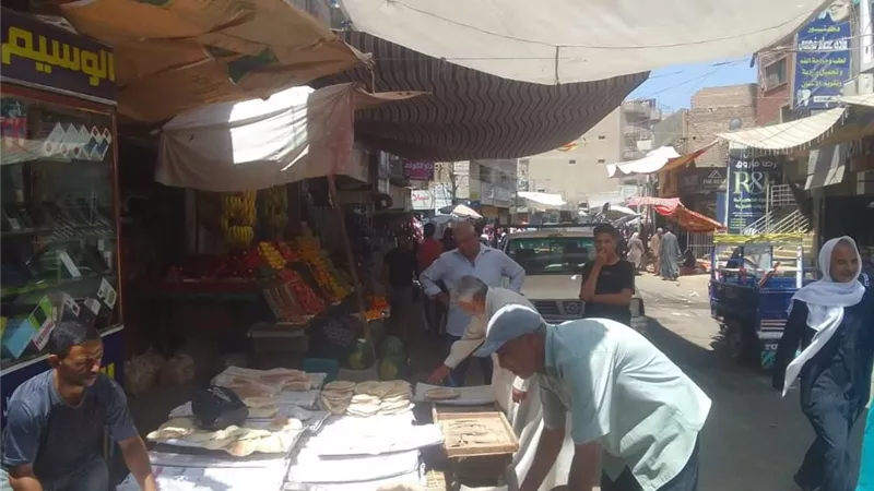 تحرير ٨٥ محضر إشغال فى مركز بنى مزار