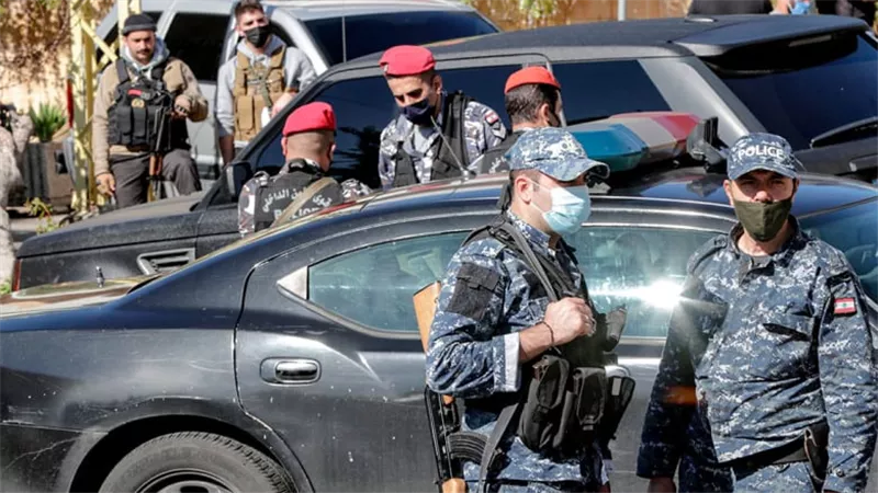 قتيل وجرحى جراء إطلاق نار على مصلين أثناء خروجهم من مسجد بلبنان